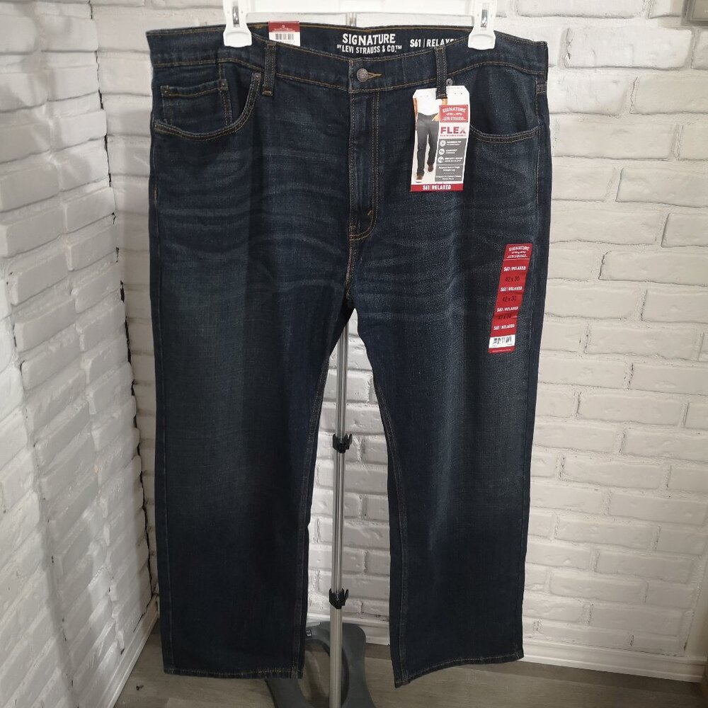 NWT Signature by Levi Strauss Men's Size 42/30 Dark Wash Relaxed Comfort Jeans